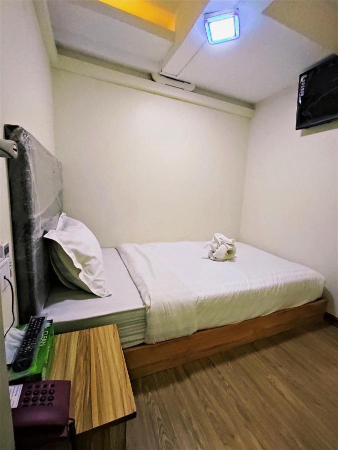 노벰버 호스텔 양곤 외부 사진